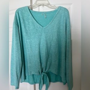 LiveWell Women’s long sleeve top w/knot in front.  Color light green, size XL.
